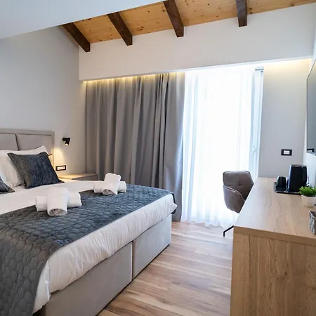 Seafront Sunset Studio&rooms アパート ザダル