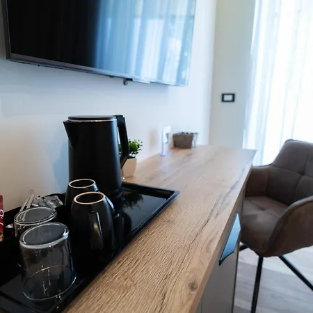 Seafront Sunset Studio&rooms アパート ザダル