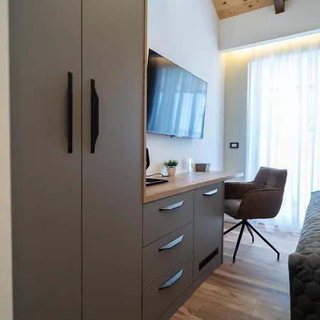 Seafront Sunset Studio&rooms ザダル