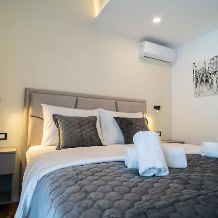 Seafront Sunset Studio&rooms Apartmán *