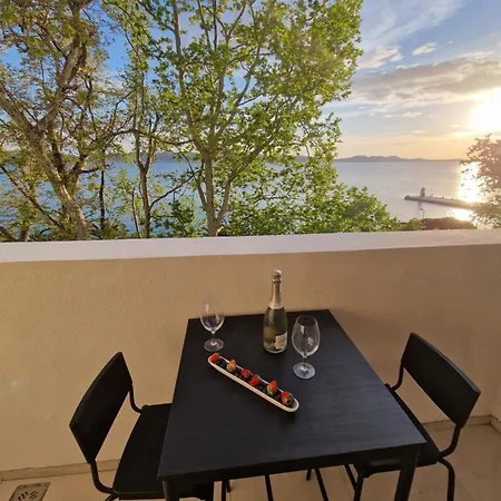 Seafront Sunset Studio&rooms アパート ザダル