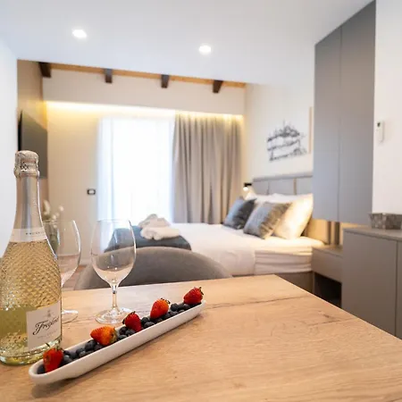 Seafront Sunset Studio&rooms Apartman