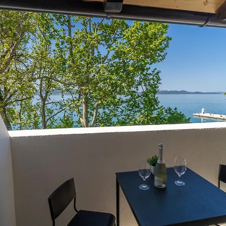 Apartman Seafront Sunset Studio&rooms
