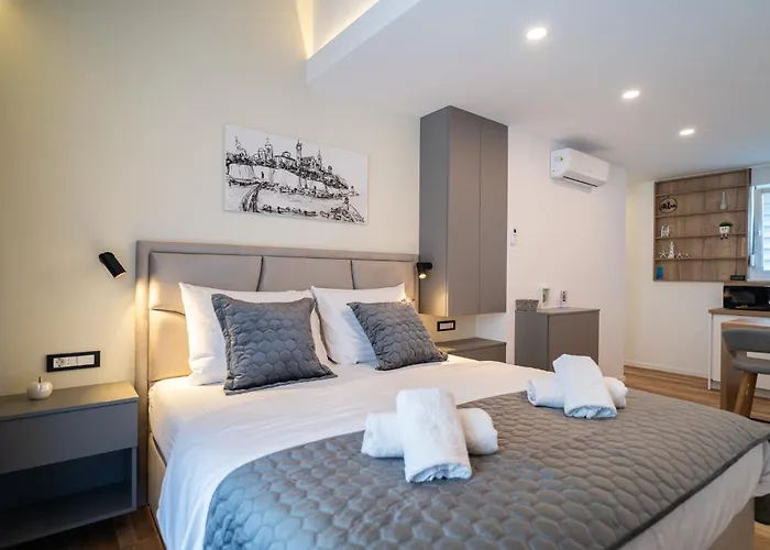 Seafront Sunset Studio&rooms Задар