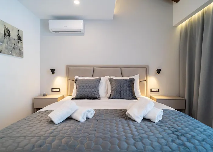 Апартаменты Seafront Sunset Studio&rooms