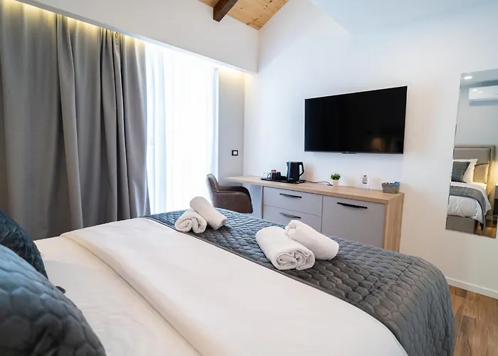 Seafront Sunset Studio&rooms Задар