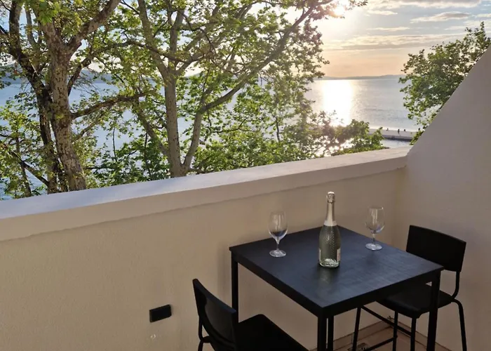 Апартаменты Seafront Sunset Studio&rooms *