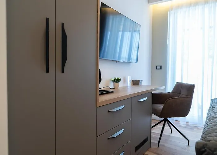 Seafront Sunset Studio&rooms Задар