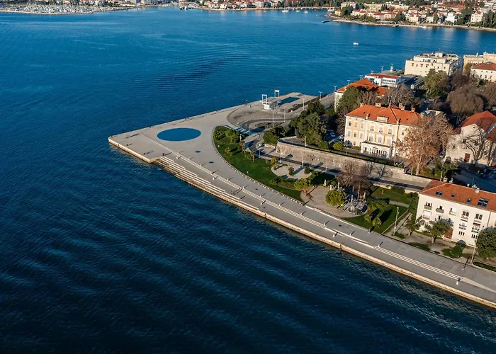 Апартаменты Seafront Sunset Studio&rooms *